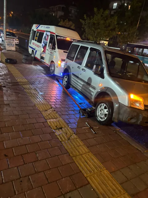 Akşam saatlerinde hafif ticari araca lastik desteği