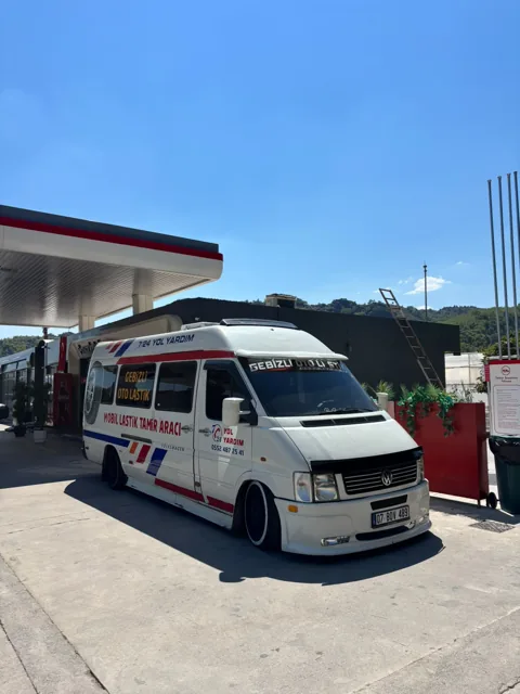 Gebizli mobil servis aracının yandan görünümü